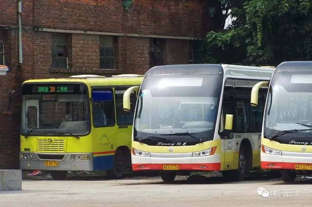 博发  京华仿博发的一款客车,型号bk6115k,没见过其他城市有这个