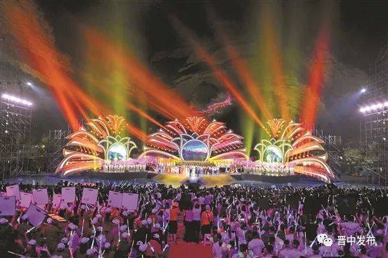 ⑩左权民歌汇开幕.