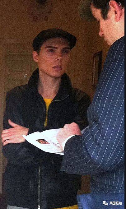 他前去采访了luka magnotta,对方神态自若地否认自己是虐猫狂,并称