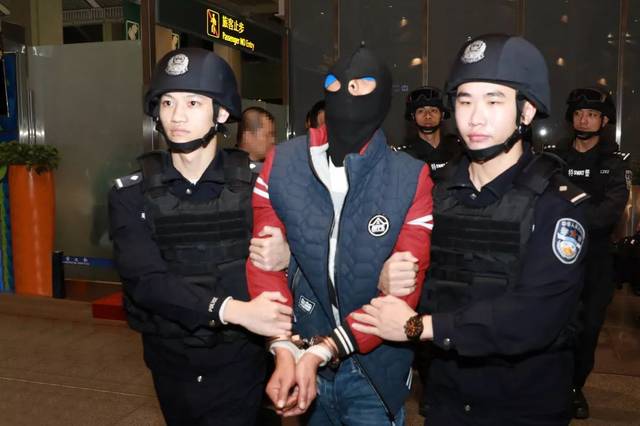 震撼现场实录绝不留着过年海南又有3个黑恶团伙栽了