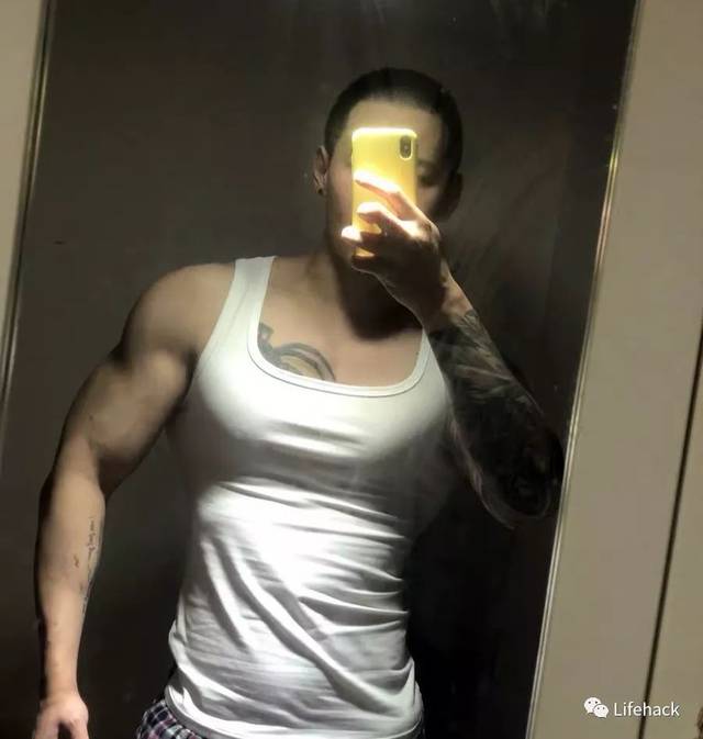 相同衣服,穿在肌肉男和普通人身上对比