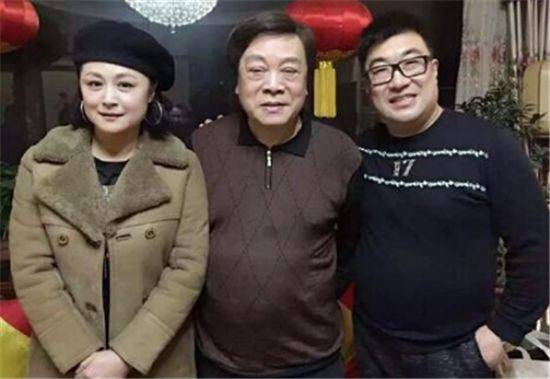 1968年,赵忠祥与妻子张美珠结婚,两人生有一个儿子,是it界精英,儿子