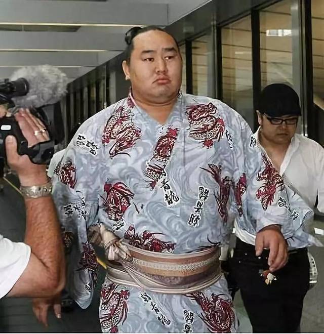 日本相扑第69代横纲,来自蒙古国的白鹏翔.