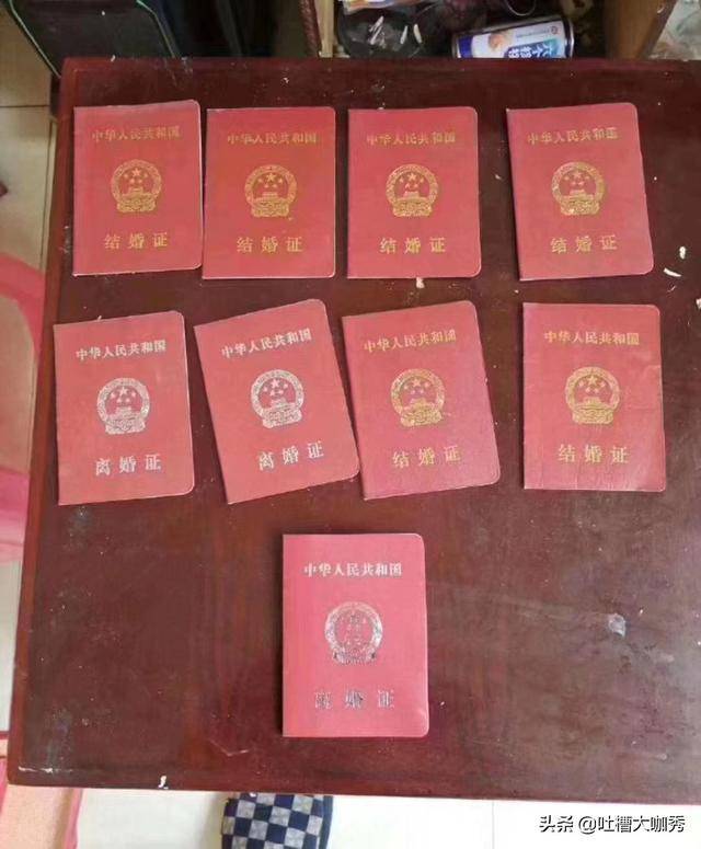 原创搞笑gif图:结婚证比离婚证多了3本,如何解释?