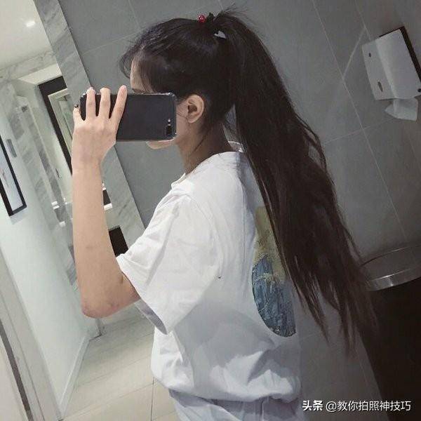 女生手机对镜子自拍攻略,再也不用为凹造型头疼了