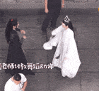 片场花絮里,李现自言自语: 谁能想到,剧里虐得死去活来 舞台上高冷无