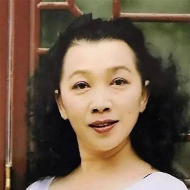 50岁"杜老板娘"王虹,"隐藏"多年的女儿,不仅漂亮还是新演员