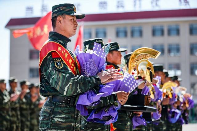 "天剑"突击队代表中国武警部队,走上了"勇士竞赛"国际特种兵比武赛场