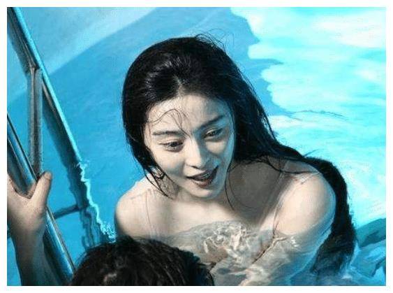 范冰冰体态肥腻太撩人,当看完她的泳装照后,网友:李晨