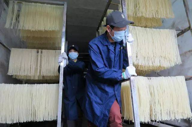 挂机赚钱方案-挂机方案种粮食不挣钱，传统农业不挣钱，是方法不对，照旧思绪没打开？_手机搜狐网 ...挂机论坛(4)