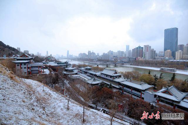 晶莹剔透的雪花纷纷扬扬从天而降,中山铁桥,金城关