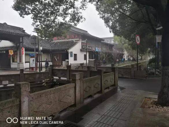 《绍兴市志》记载:香桥 位于萧山街与谢家湾头相交处,跨蕺山河.