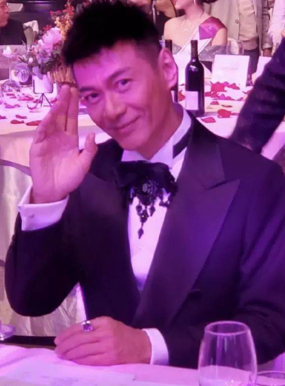 江华嫪毐吹萨克斯张卫健演员
