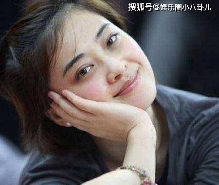梅婷"惹事儿了"!坐飞机脚蹬椅背正对乘客后脑勺,女神形象人设崩塌