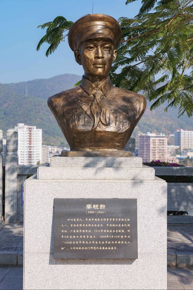 虽然心情都很沉重,但没有一次能像在大埔""八一"起义军三河坝战役纪念