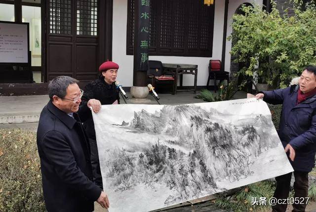 参展画家杨开刚先生向扬州八怪纪念馆捐赠绘画作品