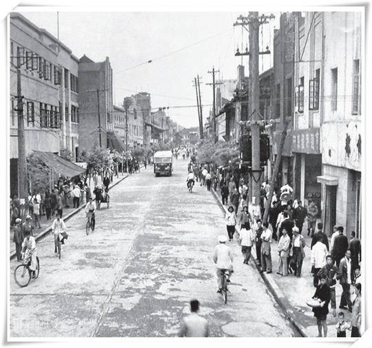 1955年,春熙路北段. 图片来源成都市建设信息中心