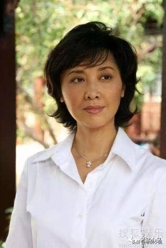 很多女演员为了演主角只好去扮嫩.但朱琳没有"美女包袱",非得去扮嫩.