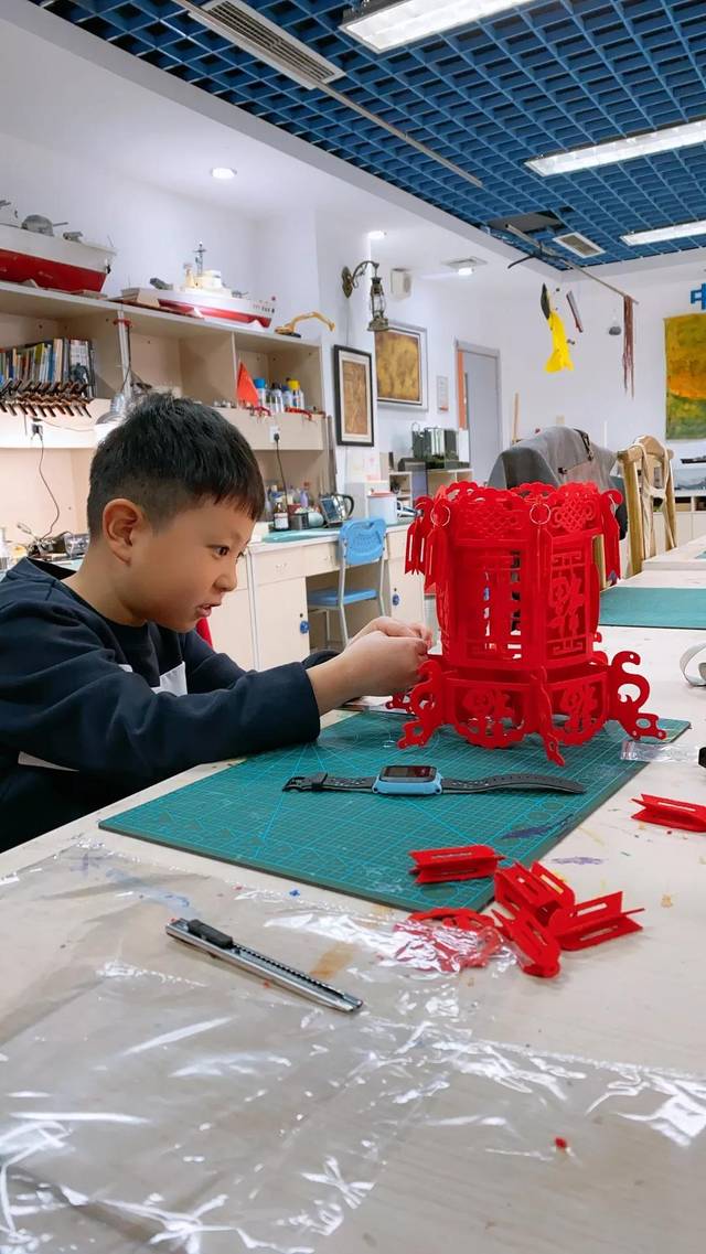 灯笼高高挂,科技学员亲手做灯笼迎新春