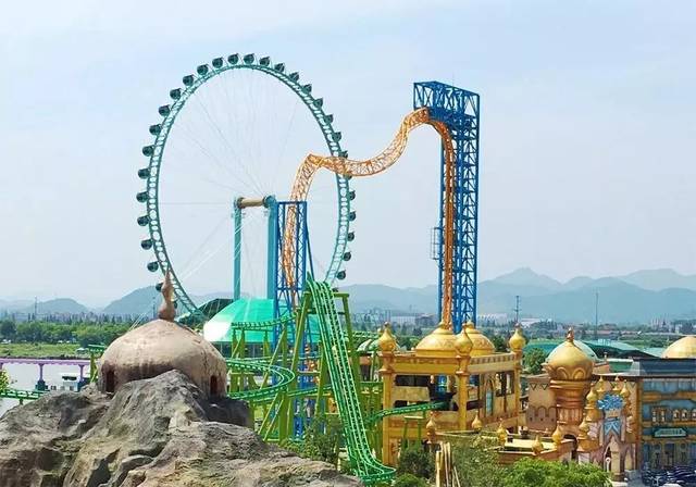 东方山水二期——酷玩小镇,去年8月刚刚开门迎客,定位绍兴文旅航母