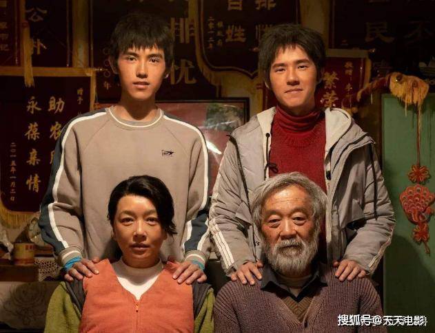 背靠陈凯歌,在一众95后小生中,刘昊然尤为受青睐,能得大导演扶持,在