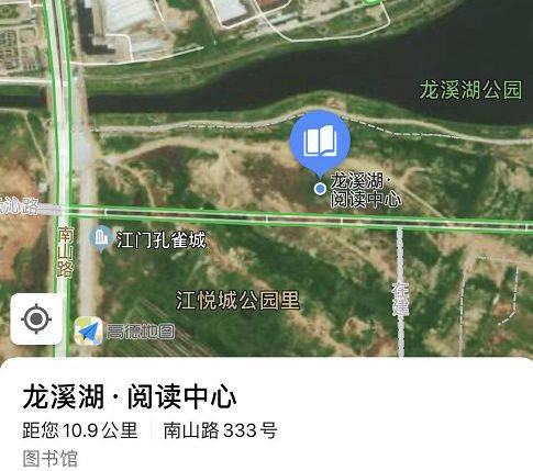 导航可直接输入"龙溪湖阅读中心" 公交车可乘24路到"龙溪湖公园西"