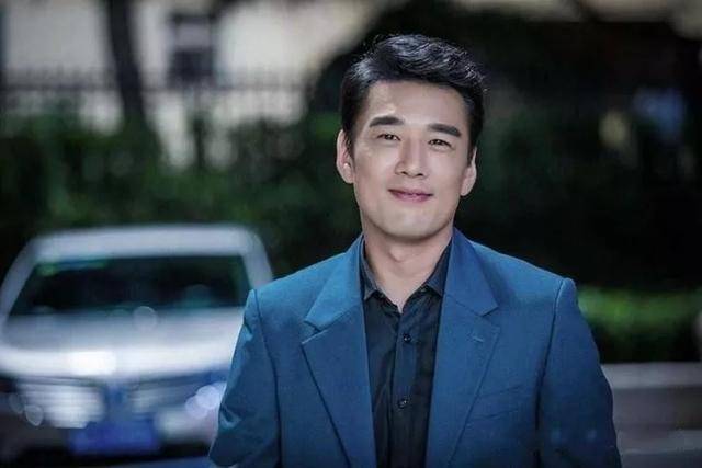 王耀庆身上自带贵族气质,堪称 男版"富贵花".