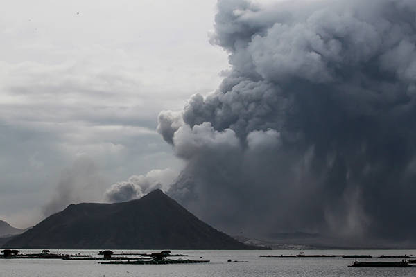 外媒称菲律宾塔阿尔火山随时可能大爆发,或引发海啸