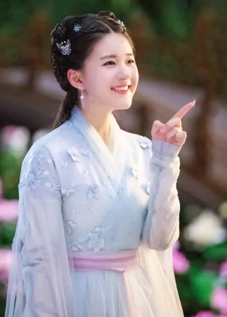 十位穿花瓣裙的古装美女,赵丽颖清新,杨紫乖巧,唯她当