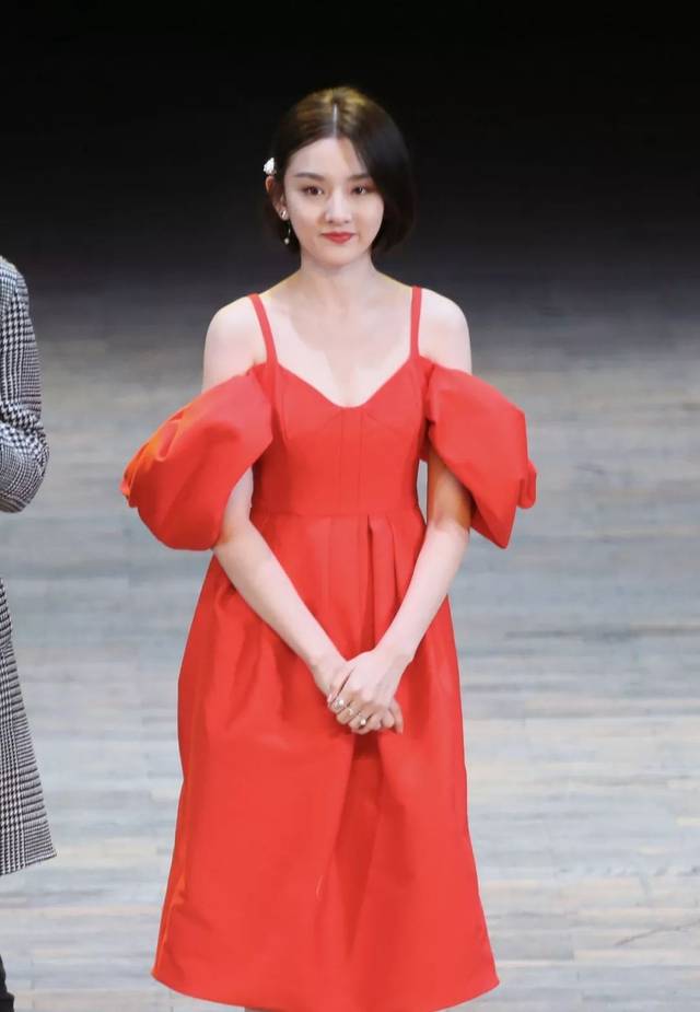 最近明星们都在穿的红色到底是哪种红?