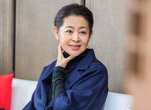 超过20年的深厚交情，倪萍深夜探望赵忠祥，原来他们还有这层关系