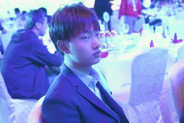 fly与女友兰兰双排成为情侣界清流,你最讨厌哪些双排操作?