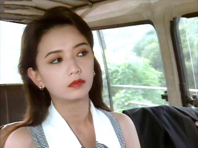 原创梁朝伟前女友,做单亲妈妈17年未改嫁,今儿子身高2米成泳坛健将