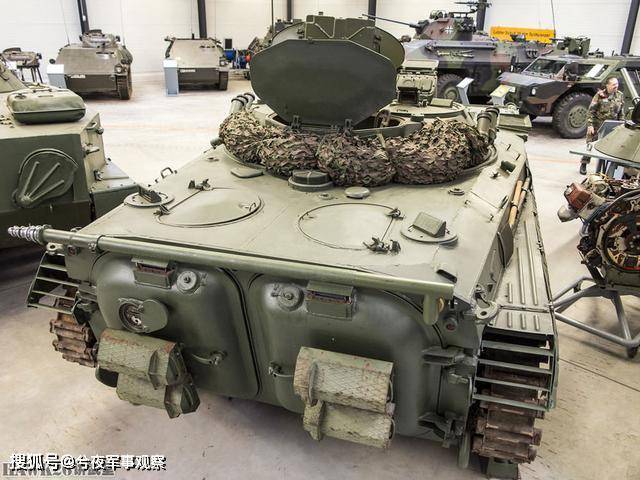 俄军塔曼师拉动演习 BRM-1K装甲侦察车意外现