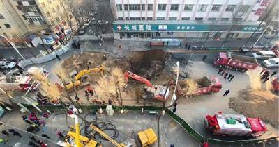 西宁路面塌陷事件已9人遇难1人失联