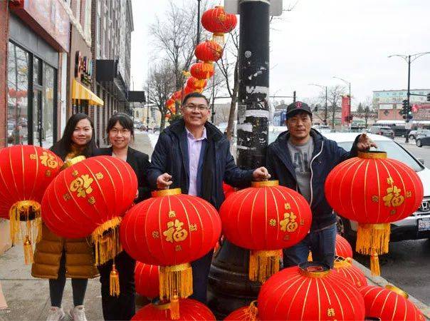 海外华人都会隆重庆祝春节这个中华民族的传统佳节,而大红灯笼则是