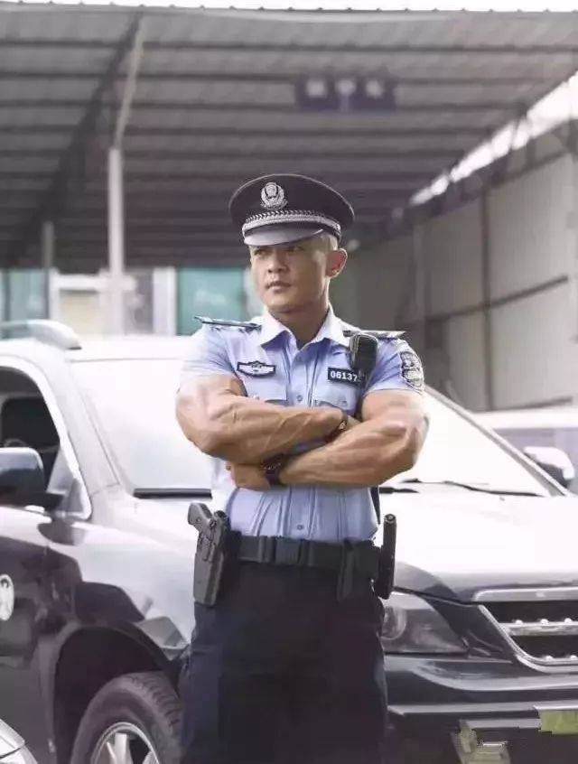6块腹肌,d杯凶器,中国最牛逼的警察!
