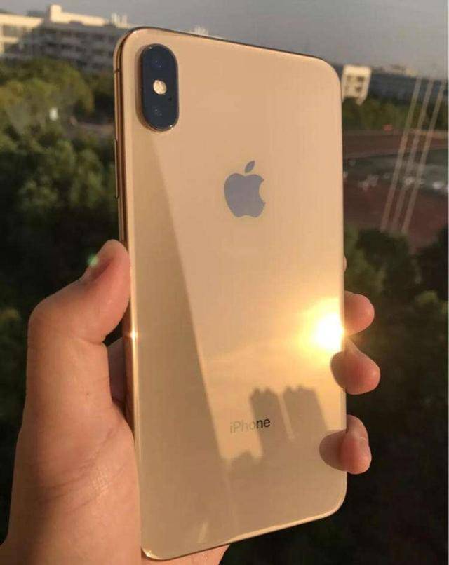 在外观设计方面,说实话iphonexs max并没有iphone x那么优秀,个人感觉