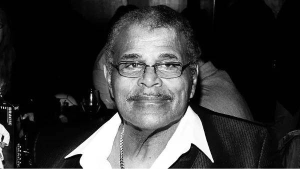 巨石强森父亲去世!他是摔角传奇,WWE史上第一对黑人双打冠军