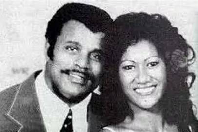 巨石强森父亲去世!他是摔角传奇,WWE史上第一对黑人双打冠军