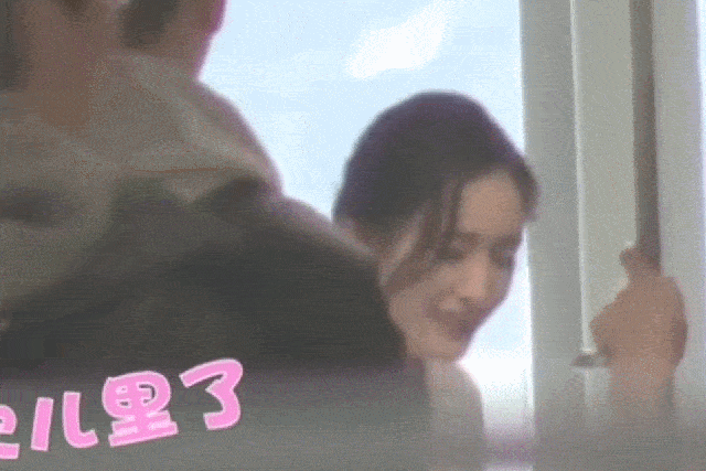 无视与魏大勋绯闻,杨幂变身冷面艳医,拍部戏换个