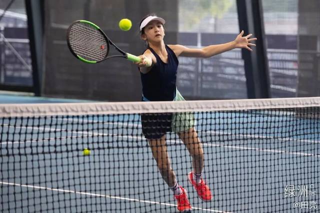 去年10月,他就带着女儿去中网决赛现场,与22岁的日本网球女单冠军大阪