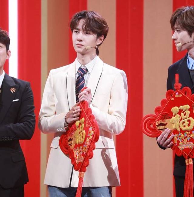 蔡徐坤王一博同框引发骂战2018年和2019年爆红的两大顶流较量
