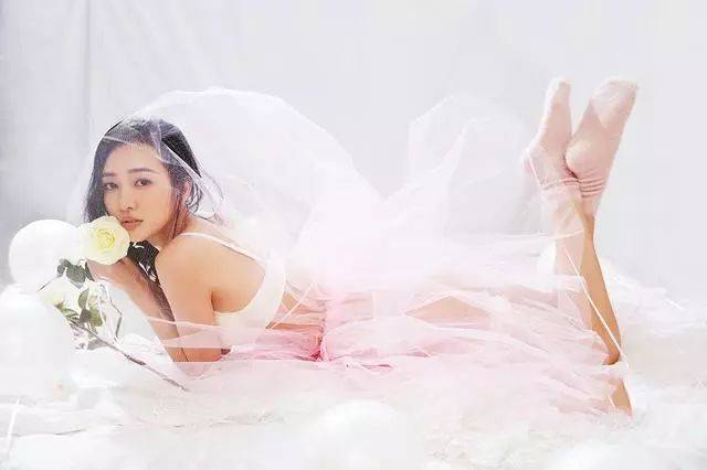 女星《男人装》封面pk,杨幂排第三,第一至今无人超越