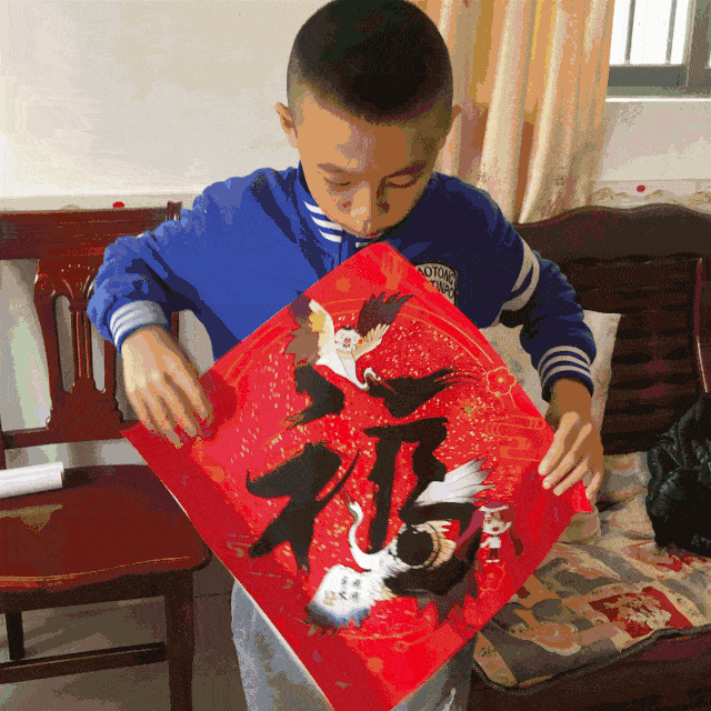 线上购物也是新风尚 贴 福 扫 福 贴福字也是春节的一大传统 在新春