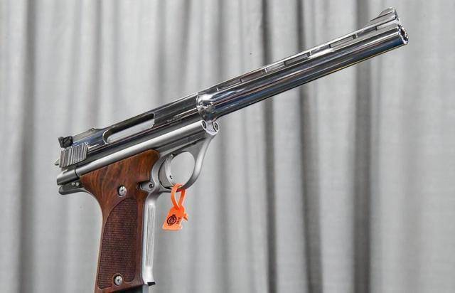 曾经世界上威力最大的半自动手枪之一 .44自动马格南手枪