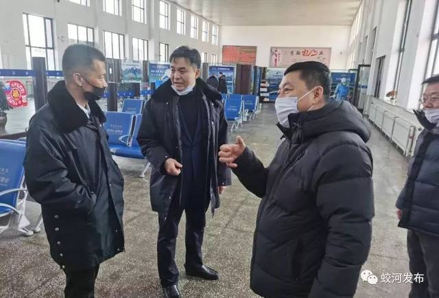蛟河市委常委,副市长林海策到医院和车站检查指导新型
