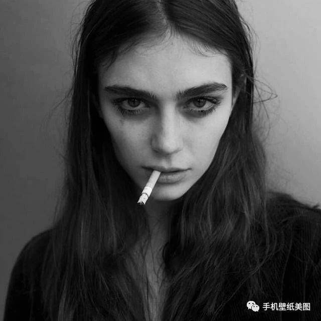 2020好看的微信头像,欧美抽烟头像女