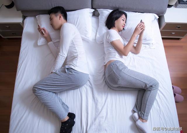 为什么夫妻分床睡后,就很难再睡在一起了?