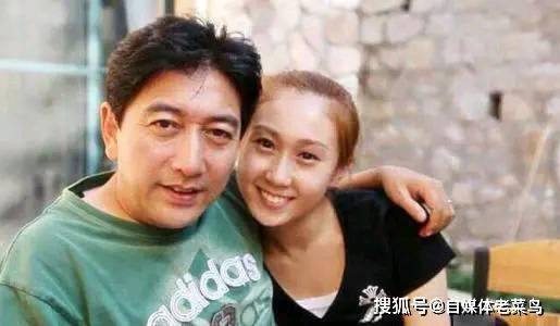 央视名嘴水均益,二婚与央视记者杨迪,大女儿亦步入主持界发展